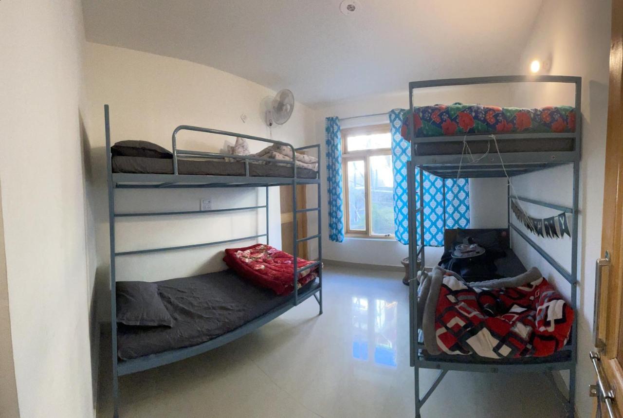 Bir Nest Hostel Buitenkant foto