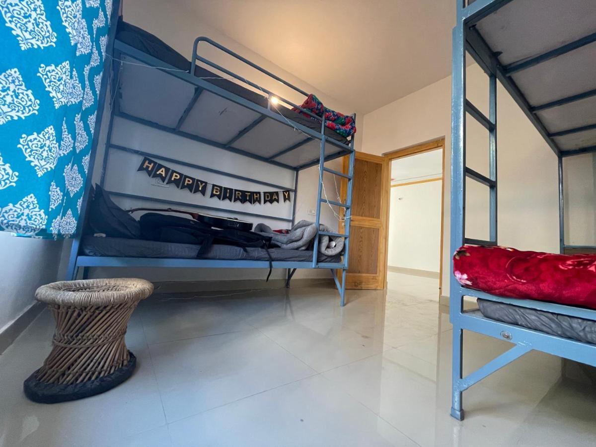 Bir Nest Hostel Buitenkant foto
