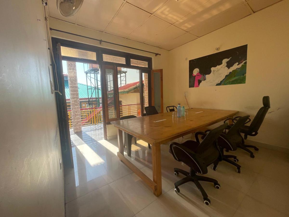 Bir Nest Hostel Buitenkant foto