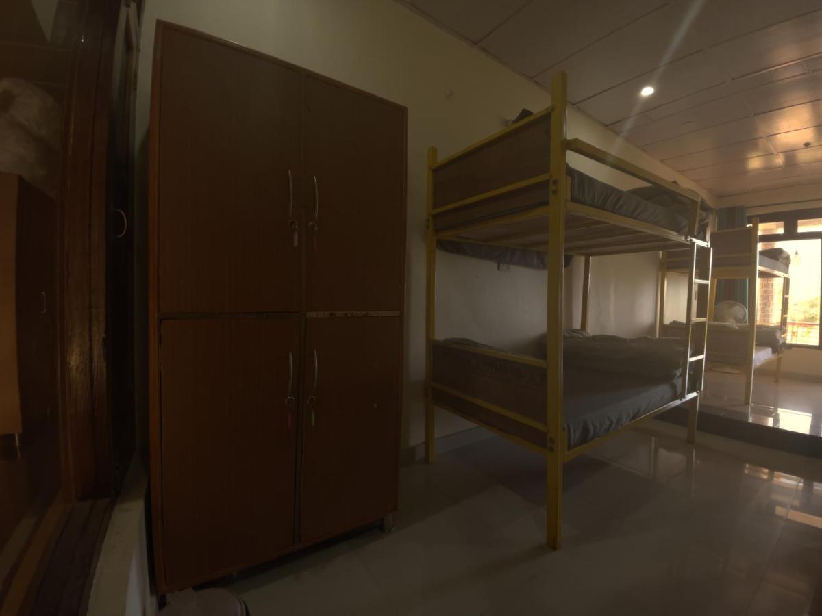 Bir Nest Hostel Buitenkant foto