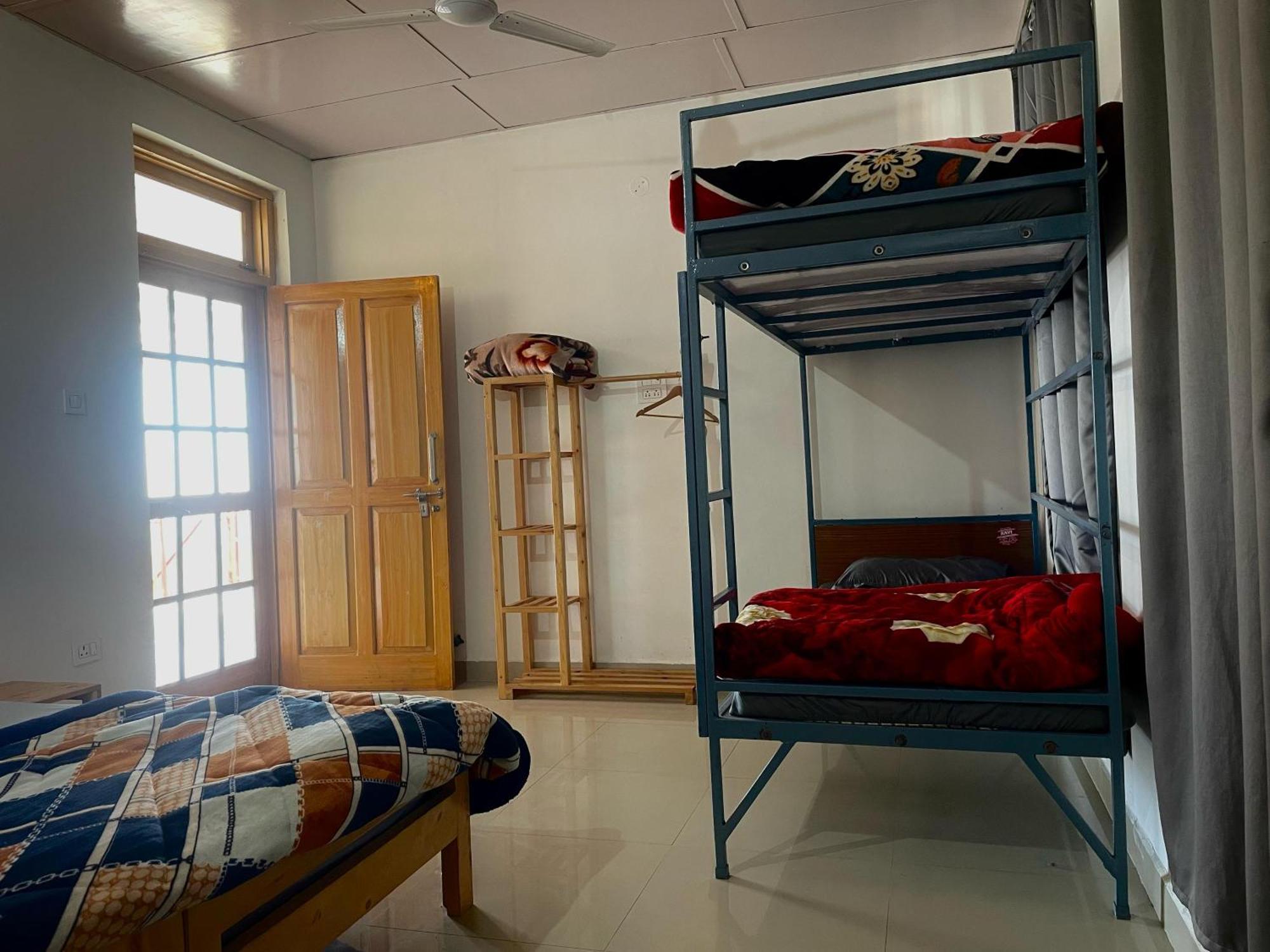 Bir Nest Hostel Buitenkant foto